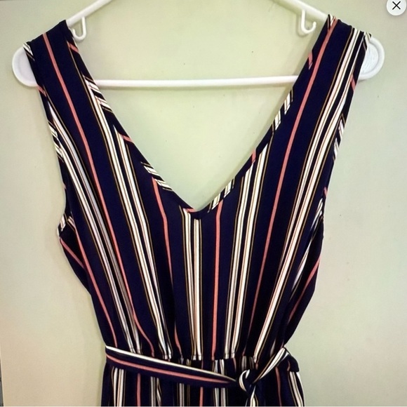 Striped sleeveless jumpsuit with belt wide leg v-neck - Picture 7 of 7